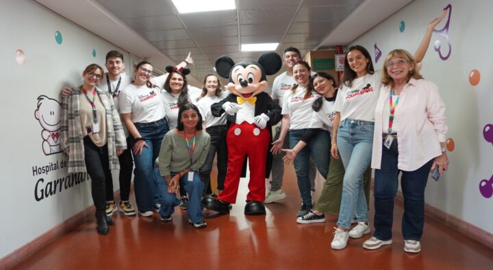 Mickey visitó a los pacientes del Hospital Garrahan